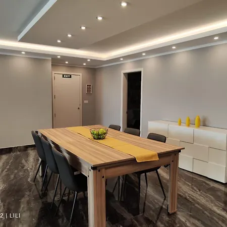 Luxury Sanap Heights With Communal Pool *