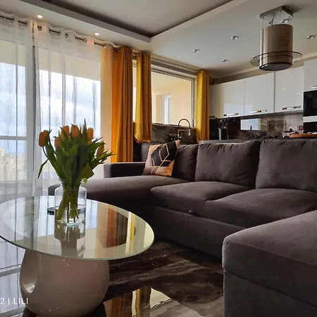 Lägenhet Luxury Sanap Heights With Communal Pool